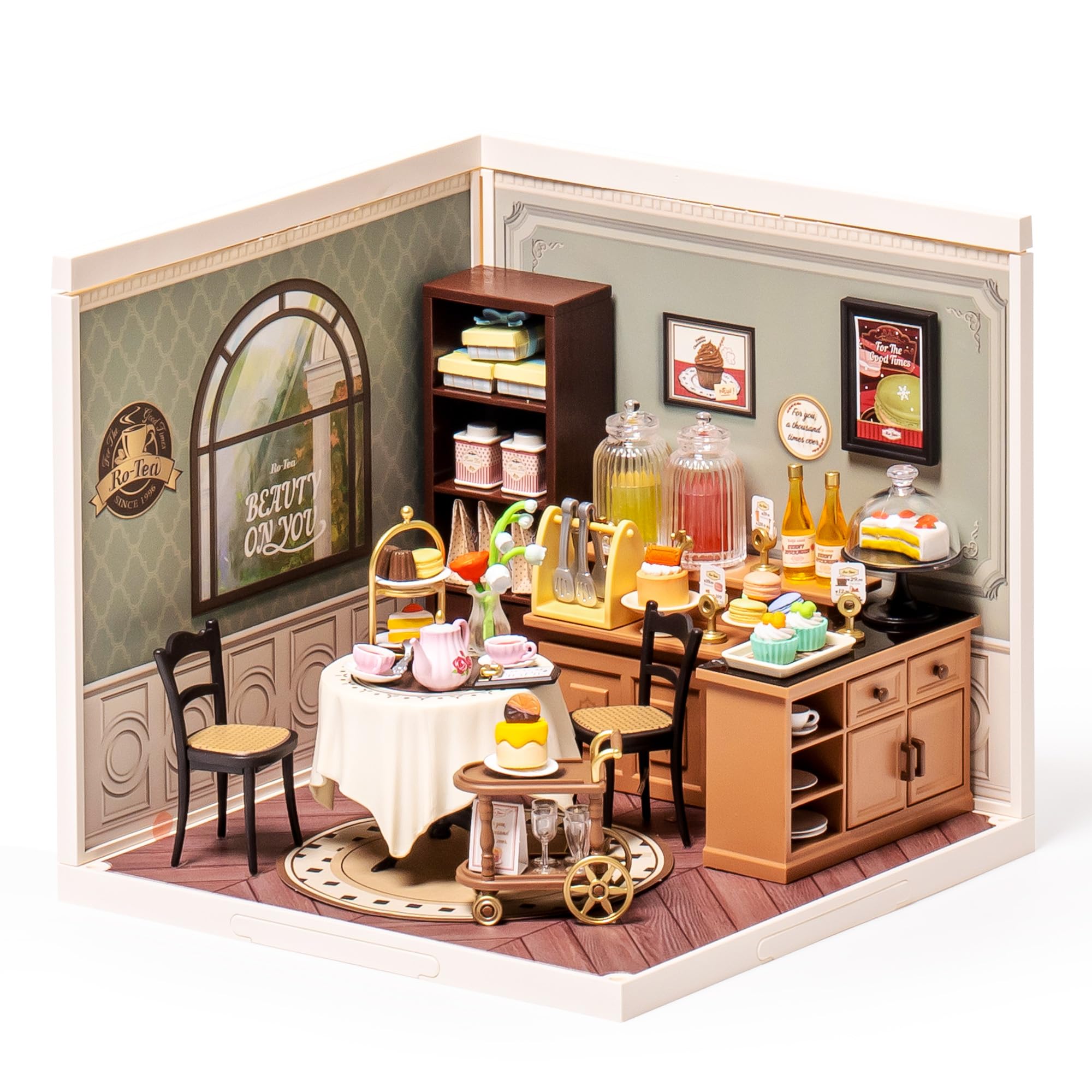 Wowood mini blocks capture the artistry of a tiny store in progress