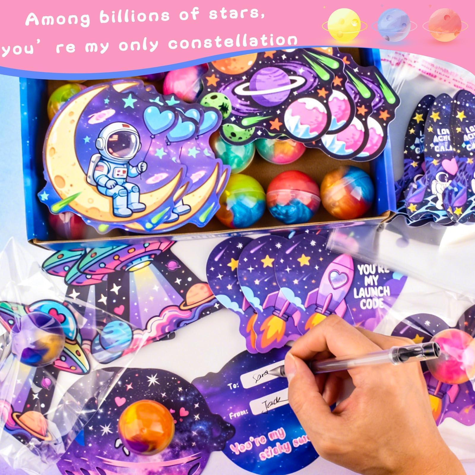 WUJYLY gift bags in the kit help neatly present slime and cards.