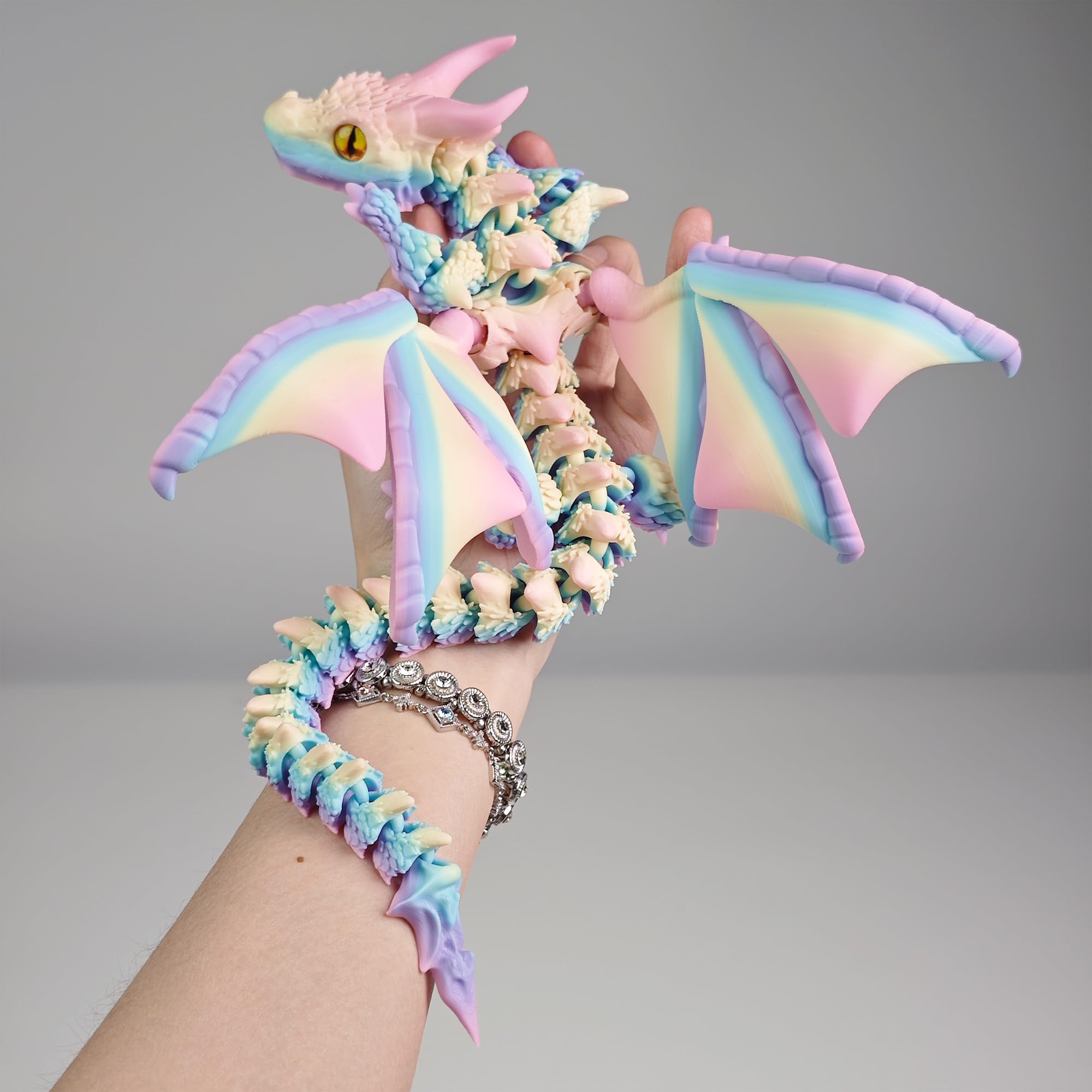 WUQIREN 3D-Printed Dragon with Wings: detailed artwork for desk decor