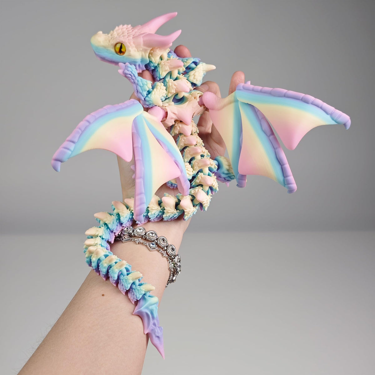 WUQIREN 3D-Printed Dragon with Wings: detailed artwork for desk decor