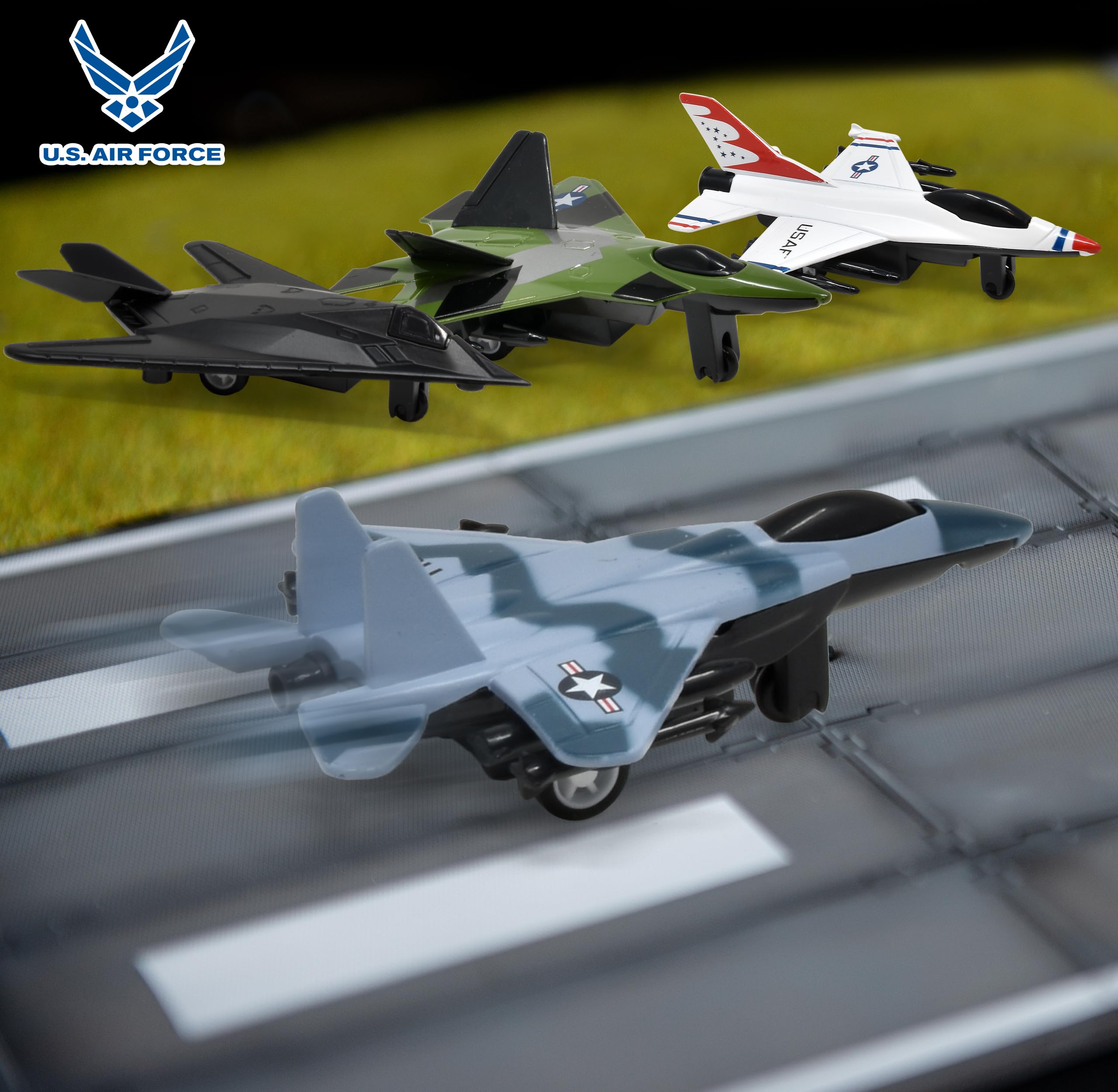 Wuzeautk durable die-cast planes resist bumps during playtime