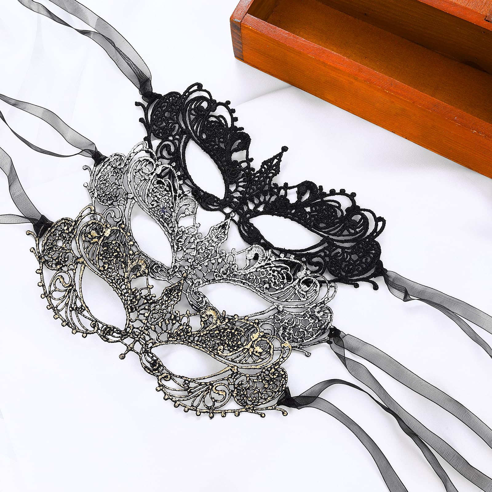 Wy Lighting Level versatile mask for weddings, shows, and themed events
