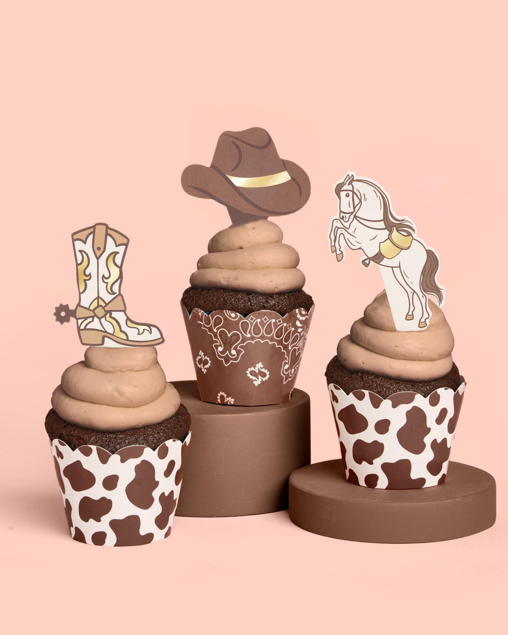 xo Fetti horseshoe topper accents dessert table