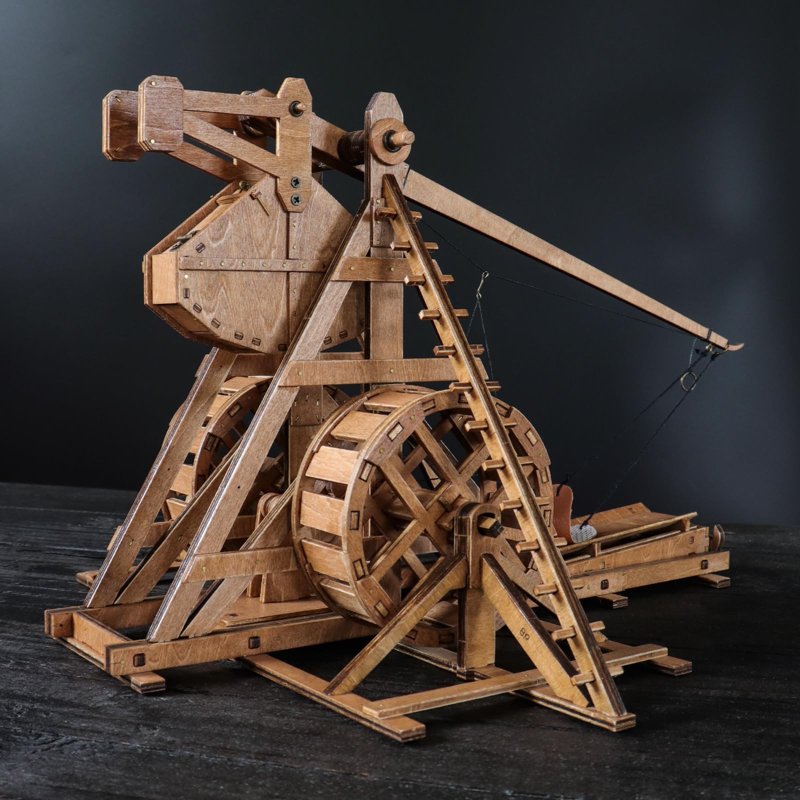 YAQUMW Ready-to-fire model displaying scale accuracy and tactile satisfaction