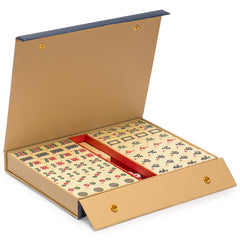 Wind indicator helps players track seating and discards at a glance.