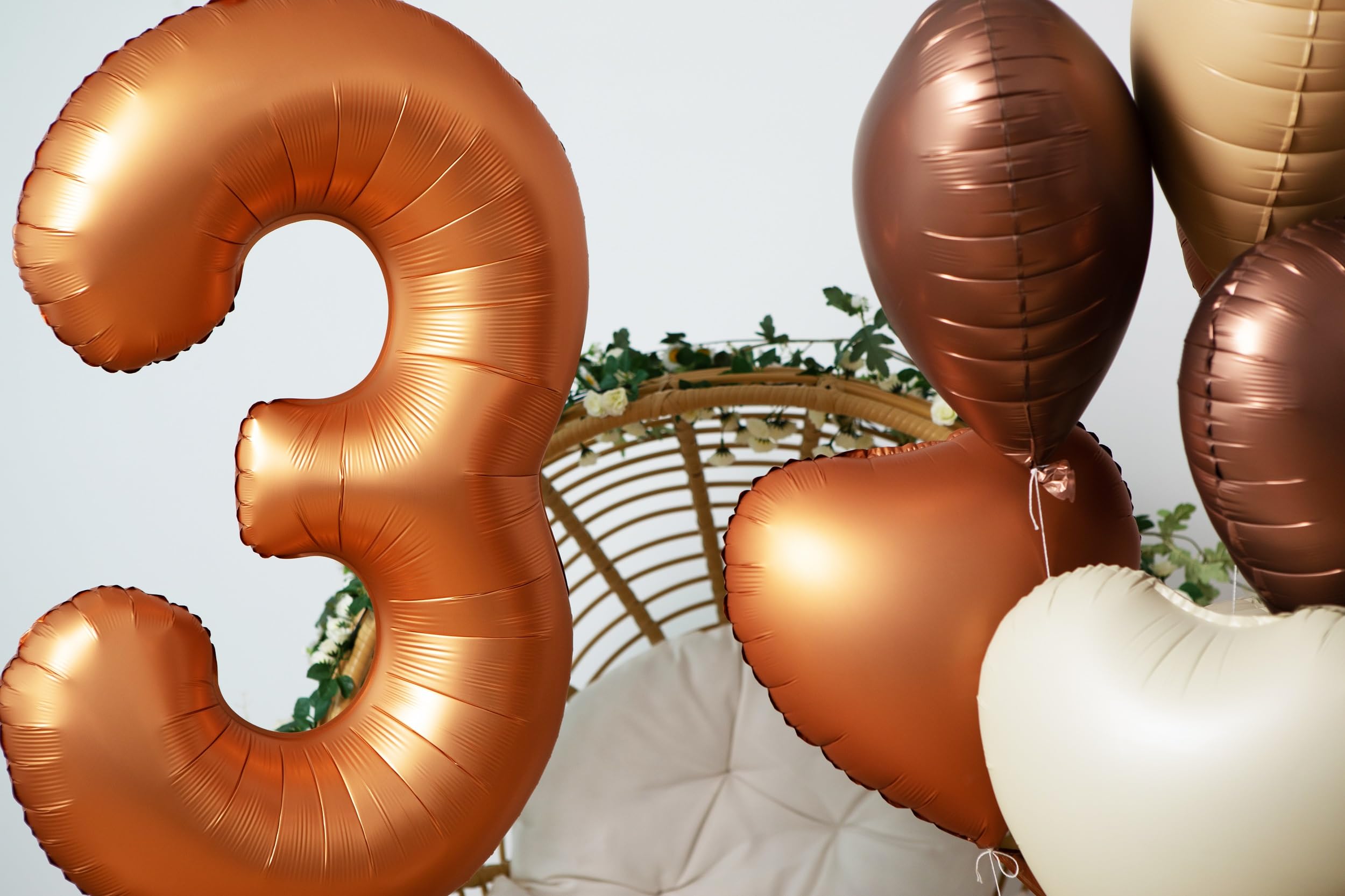 Yeodong giant foil balloon, perfect for birthday photo props and celebrations.
