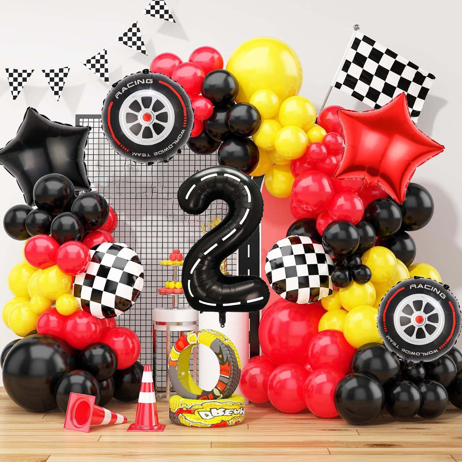 Yexnum 18-inch black and white pattern foil balloon for classic contrast