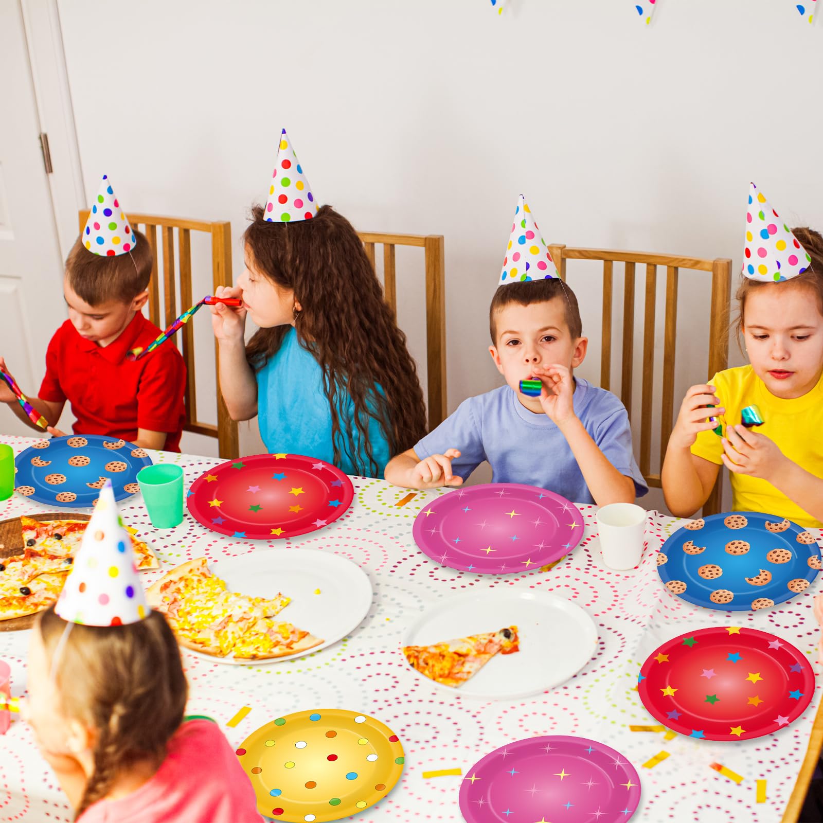 Yiaoyinnz street theme cartoon friends decorations enhance the dining table look.