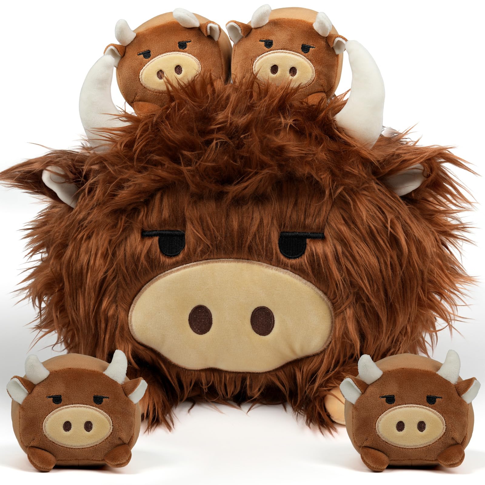 YIIQUWEN Highland Cow fur detail close-up highlights soft texture and craft.