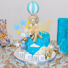 Yinder white pearl balls create a clean, chic cake touch