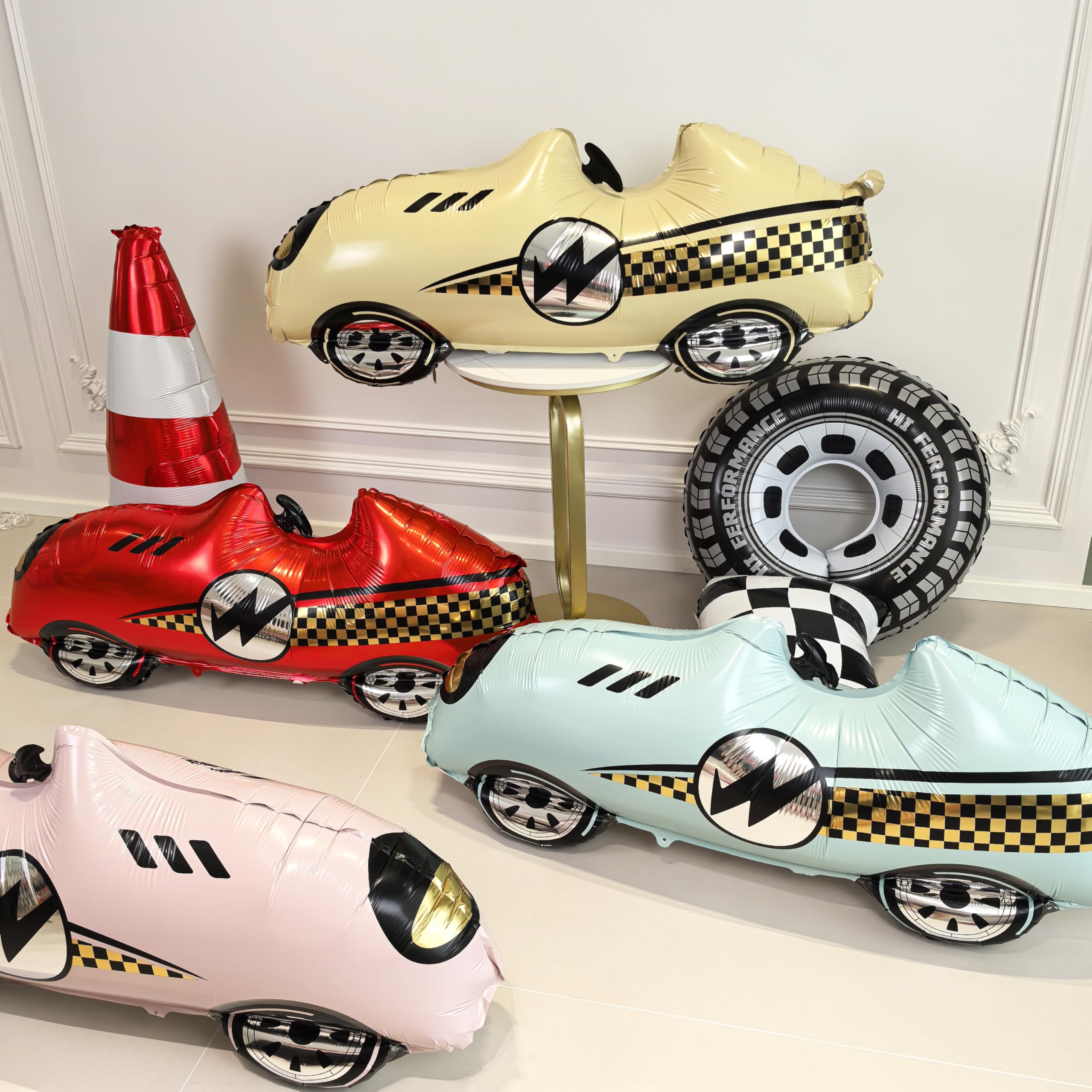 YOIOZAIZAI self-standing race car balloon for playful party setup.