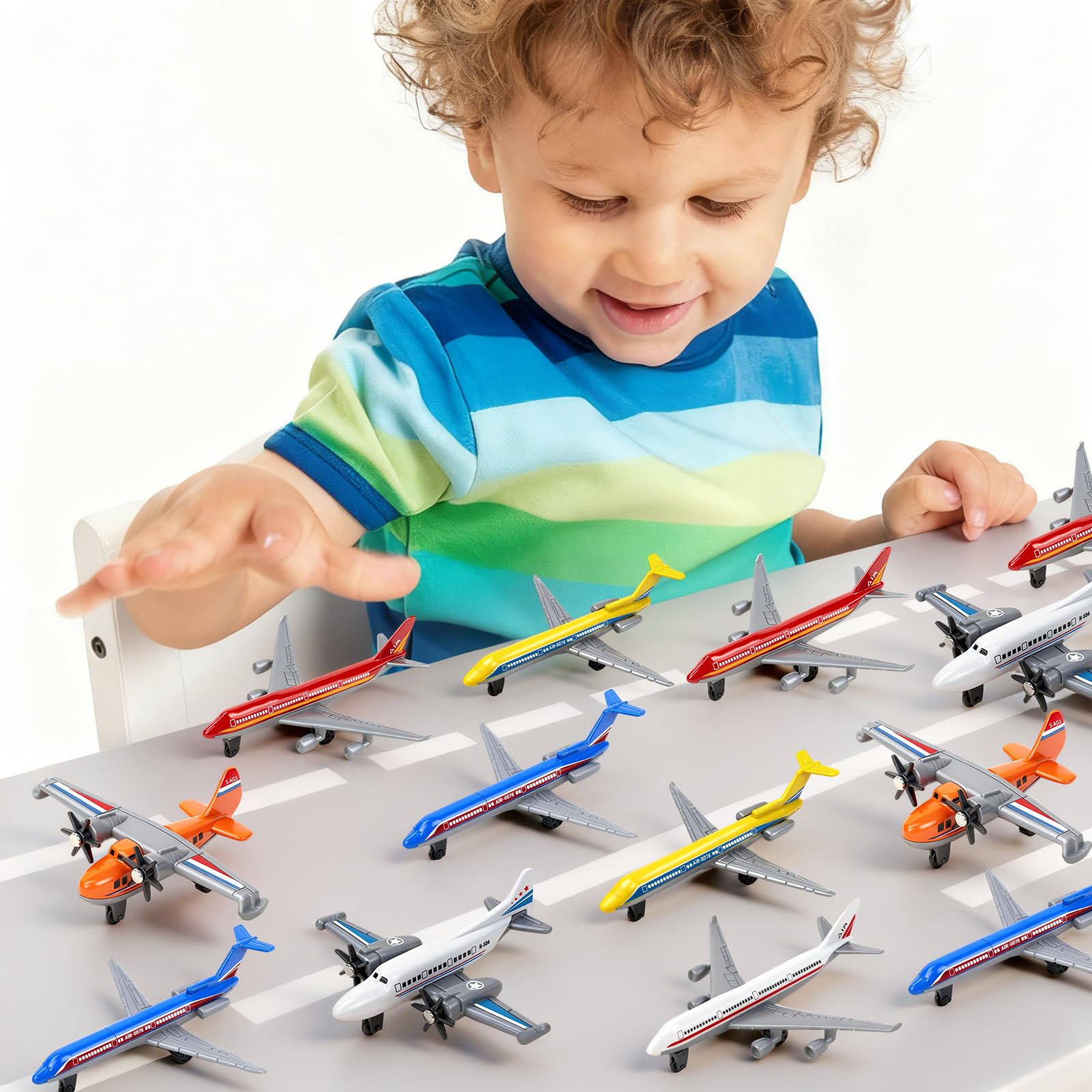 YongnKids colorful airliner models designed for kid-friendly pretend flights.