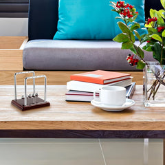 Yoqanr Newton's Cradle office decor enhances workspace sophistication
