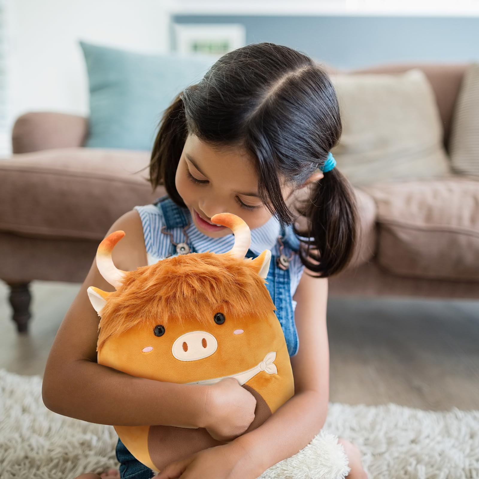 Yytoyshop Highland Cows plush pillow packaging revealed for safe gifting.