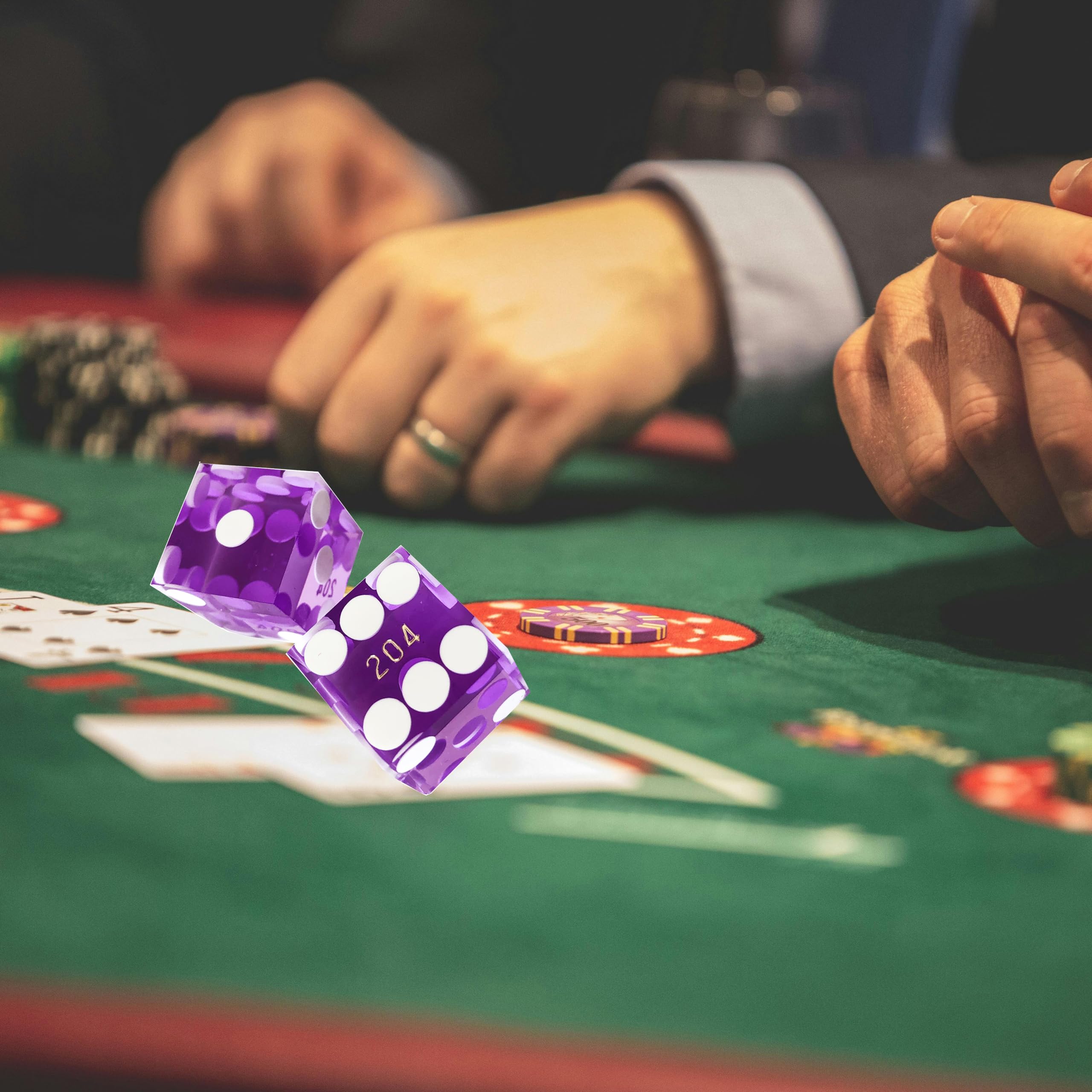Yuanhe purple 19mm dice with white pips on transparent acrylic for high visibility