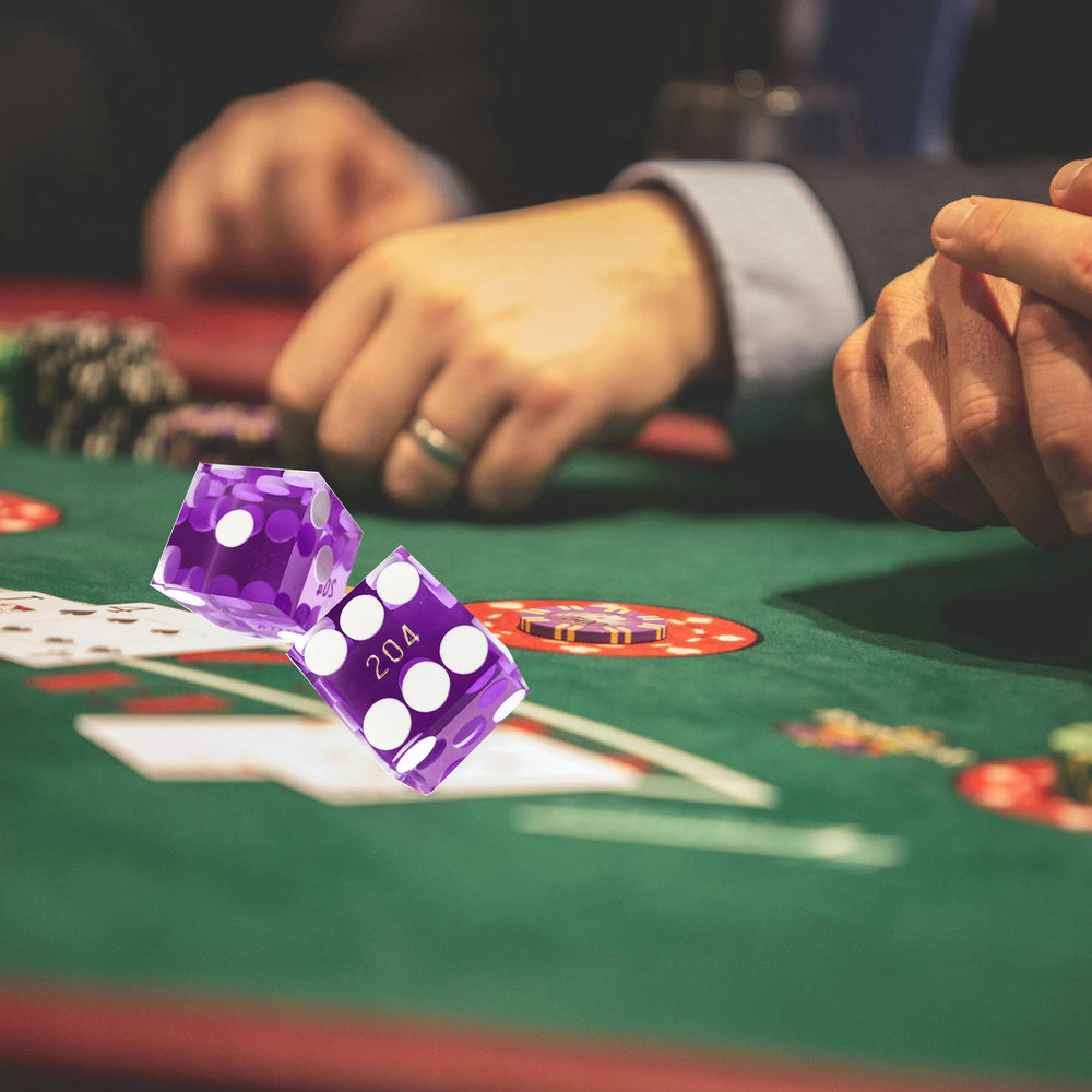 Yuanhe purple 19mm dice with white pips on transparent acrylic for high visibility
