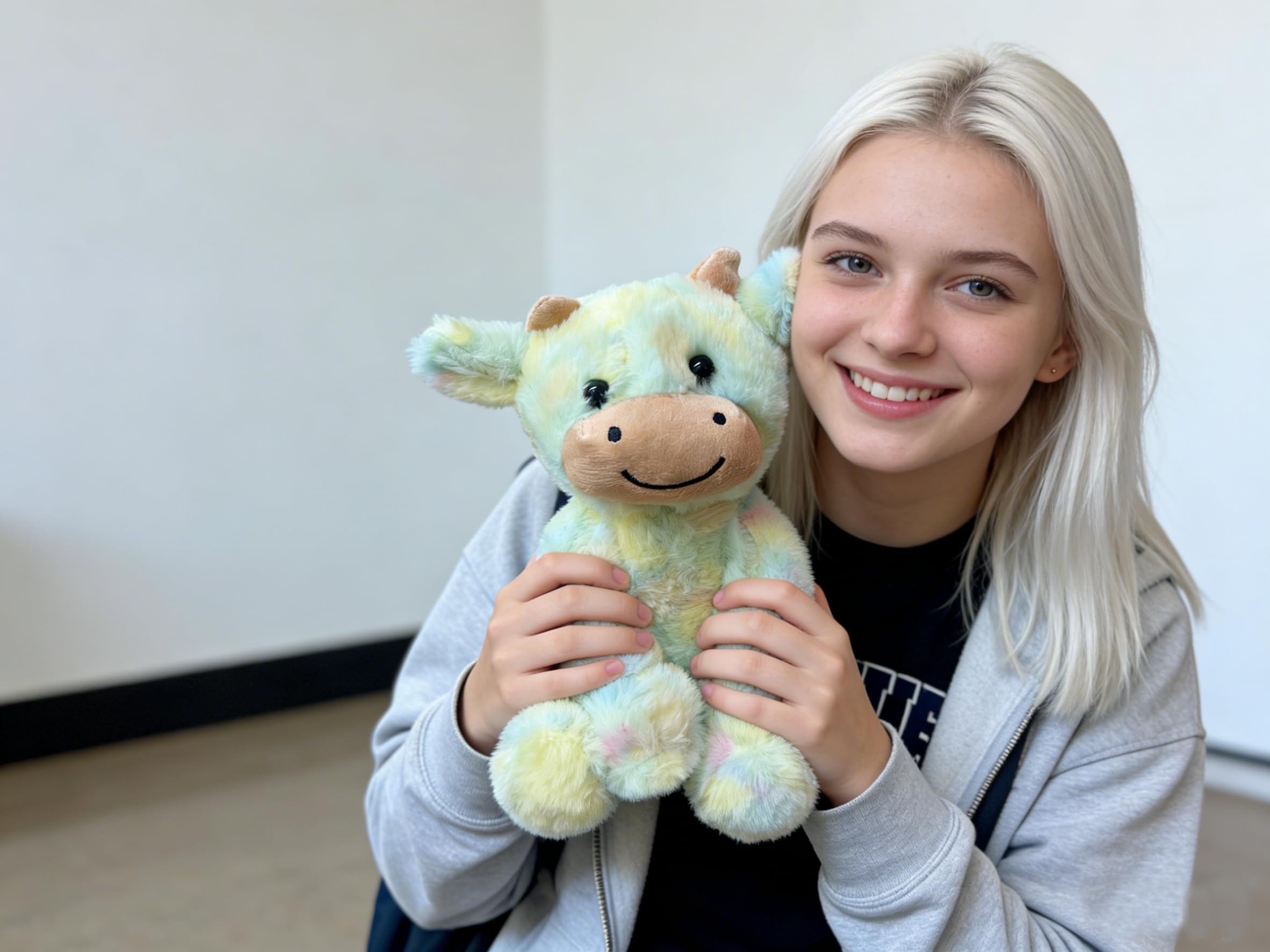 YUKOUQIAN cow plush makes a thoughtful birthday gift.