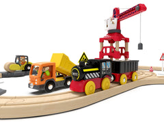 Z MAYABBO battery-operated locomotive features forward-stop button for simple control.