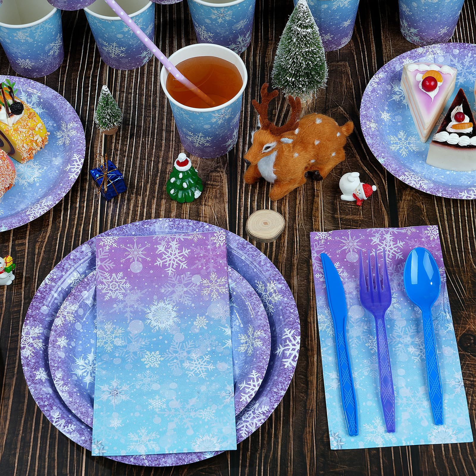 Zachely winter snowflake napkins provide quick cleanup after meals.