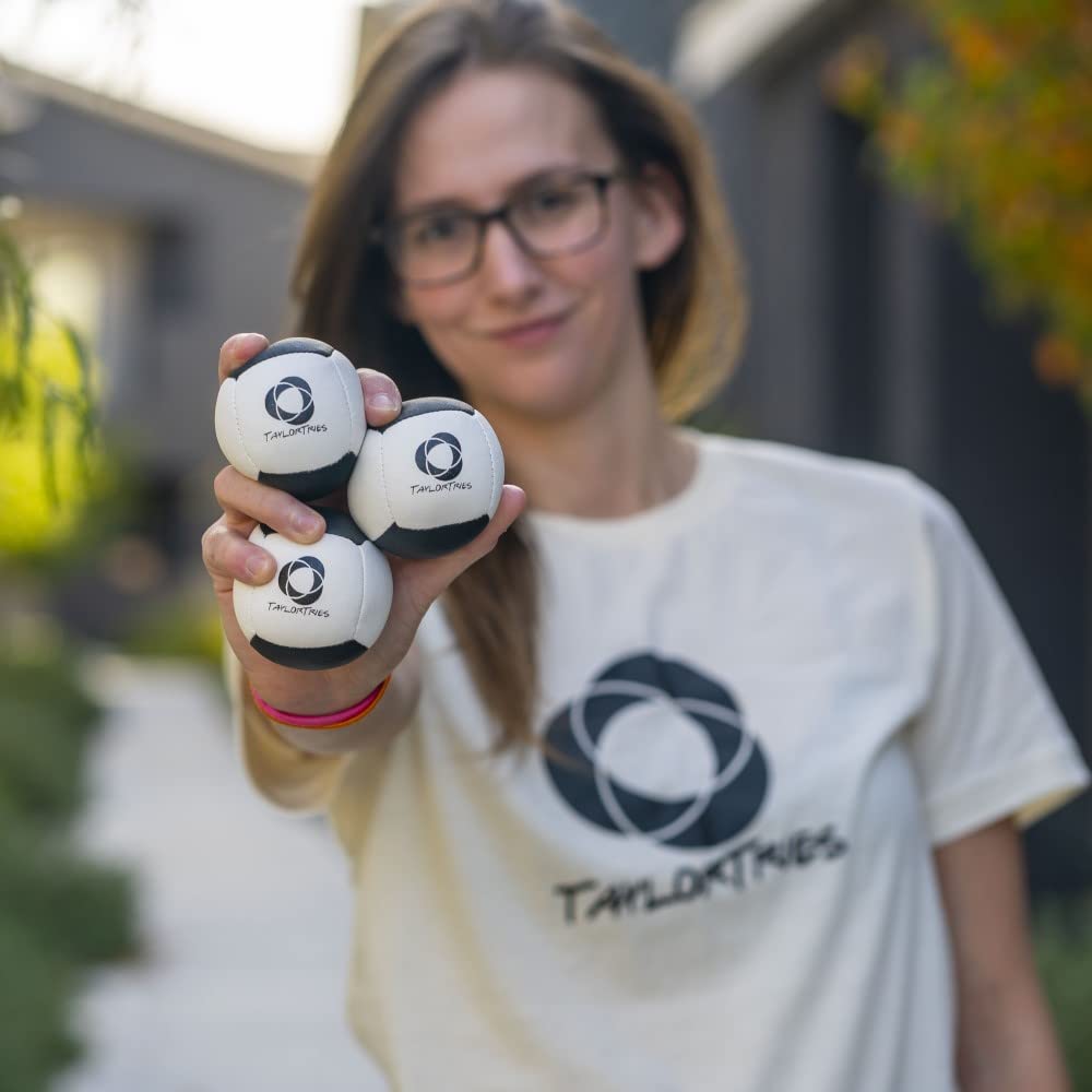 Zeekio Taylor Tries beginner juggling balls set – ideal for skill-building and portable practice.
