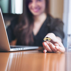 Zhanmai copper gear spinner on-desk demonstrates quiet spin during meetings