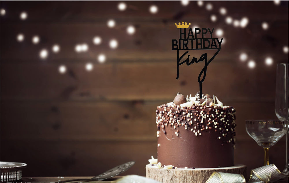 ZHENGYE Crown King topper on cake for an elegant celebration.