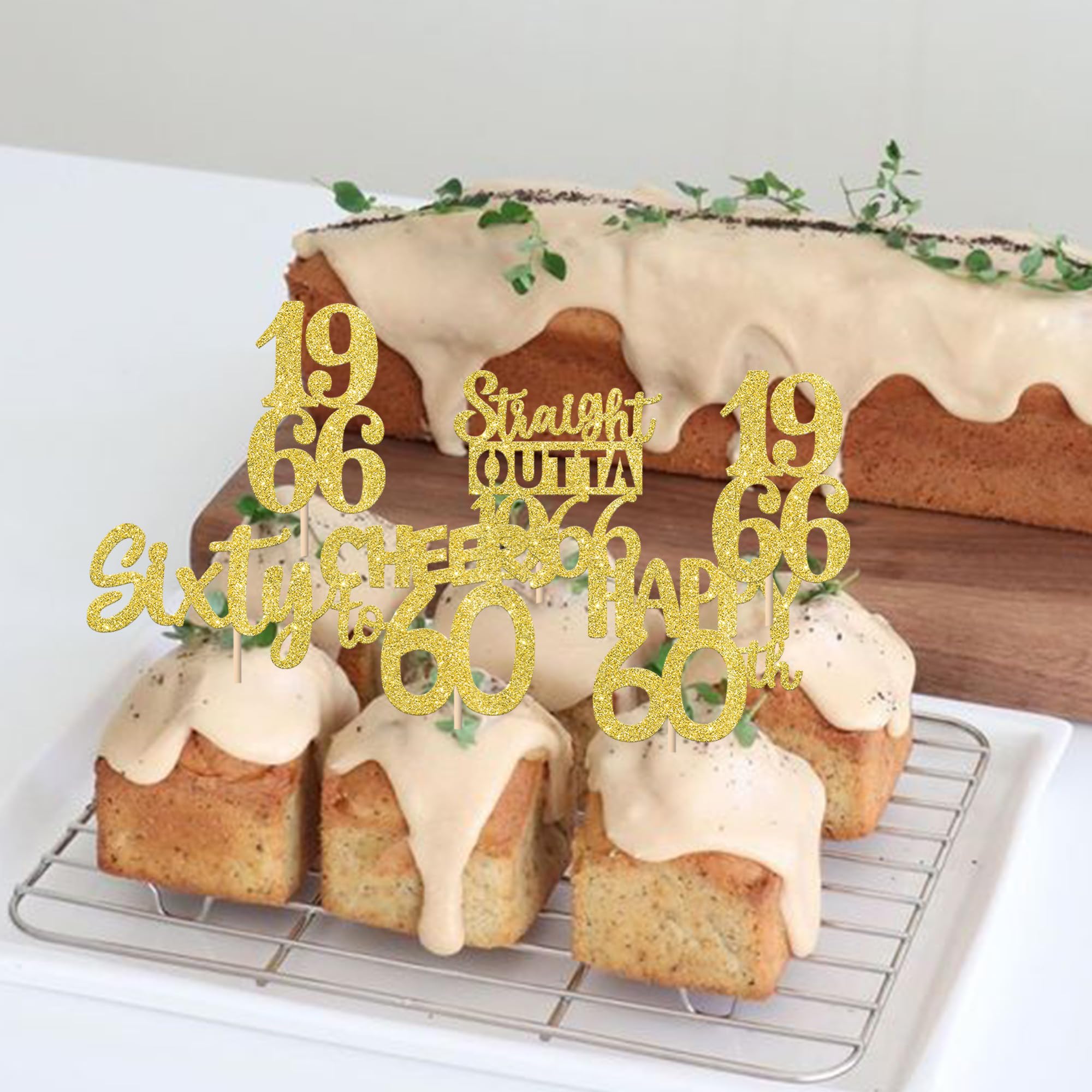 Zhuoweism 300-gram glitter card stock topper shines under lights.