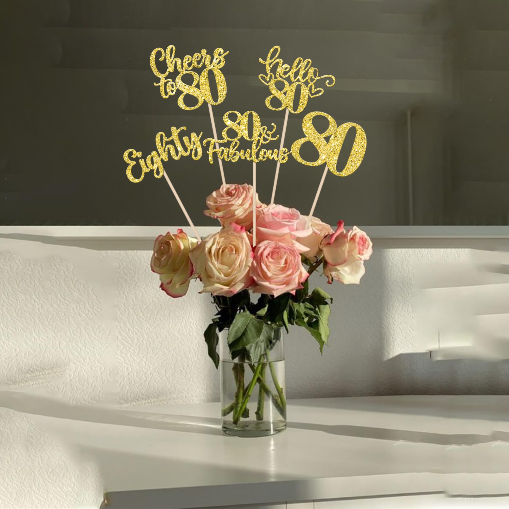 ZHUOWEISM Glitter card stock sticks shine under lights, drawing attention to cake and flowers.