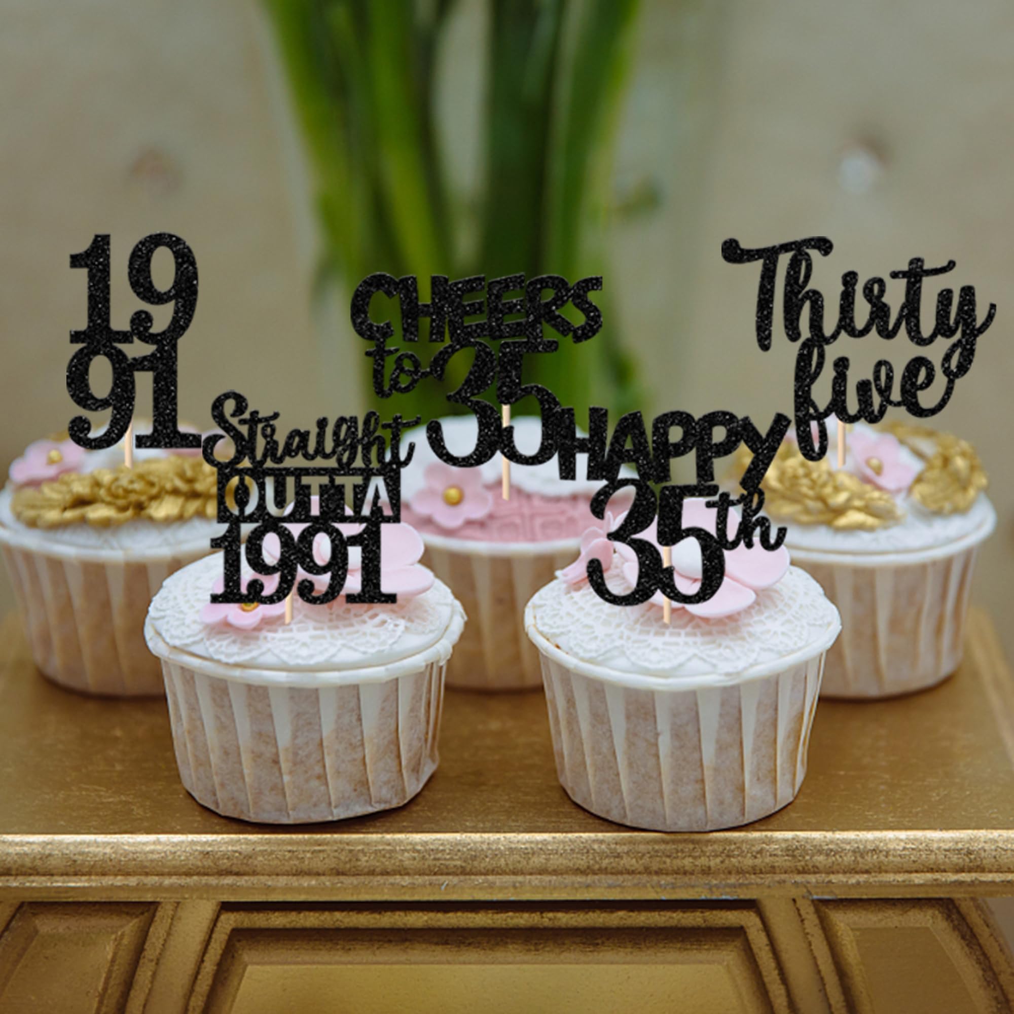 ZHUOWEISM cake decoration sticks add quick, mess-free dessert accents.