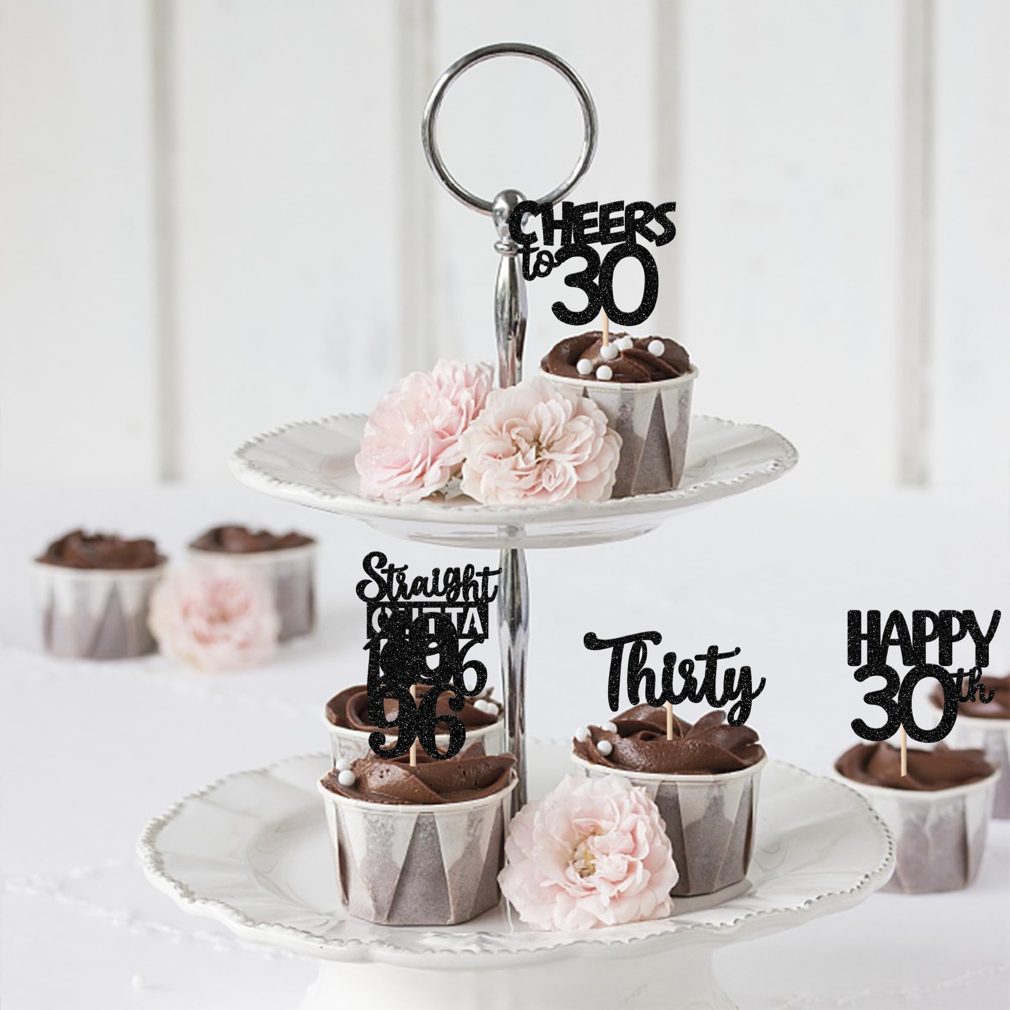 ZHUOWEISM cheers to 30 years topper creates eye-catching desserts.
