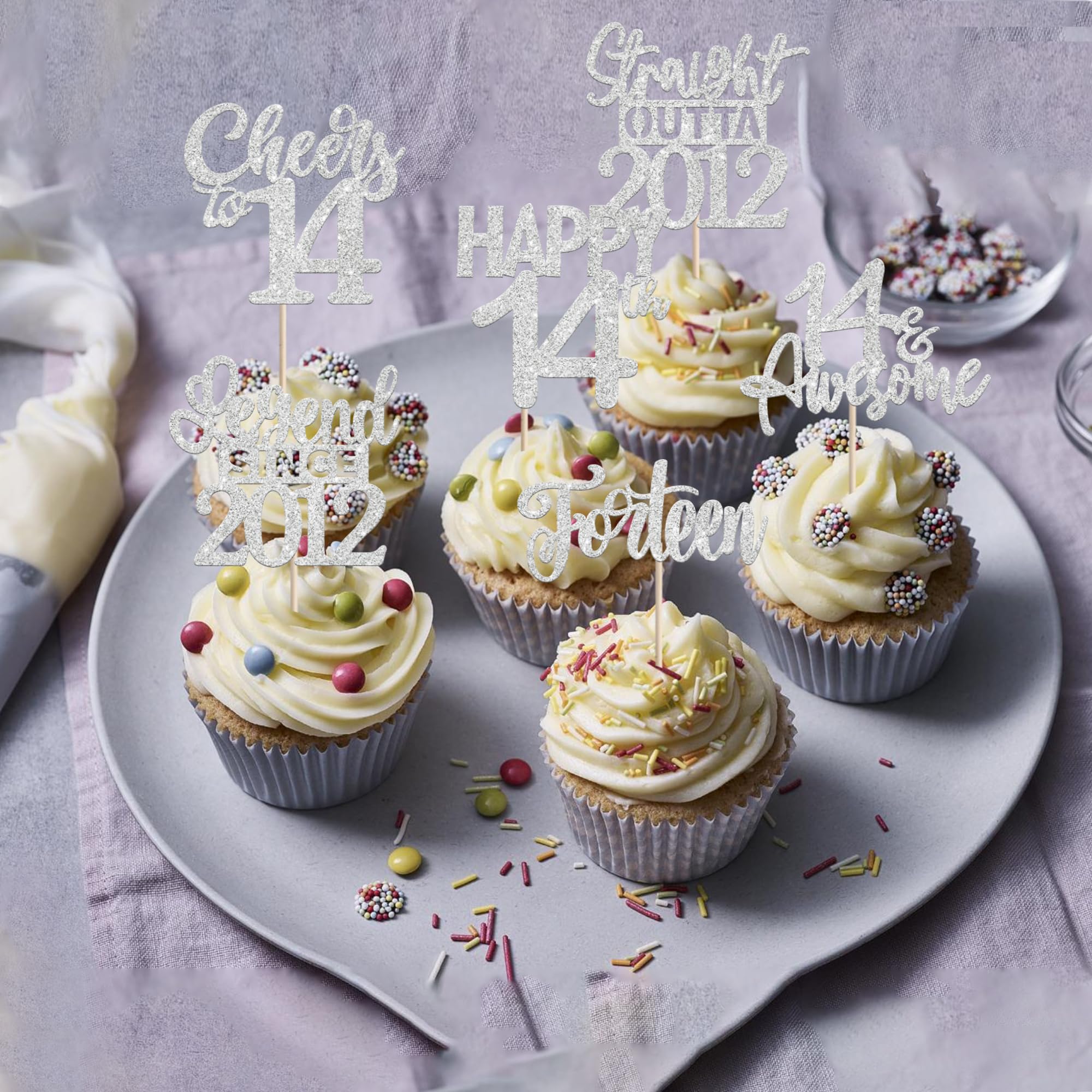 ZHUOWEISM glitter card stock toppers shine under lights and resist easy deformation.