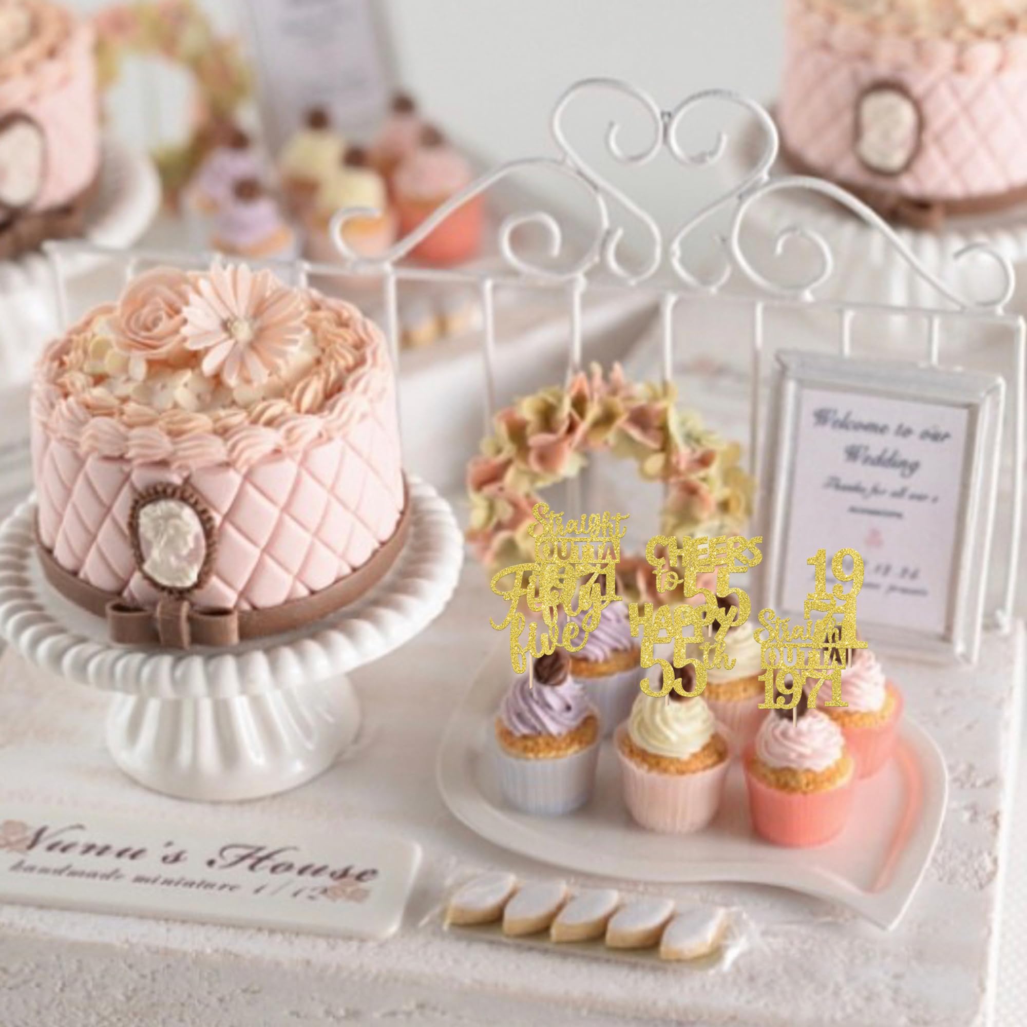ZHUOWEISM Durable 300-gram glitter card stock provides sturdy, eye-catching accents.