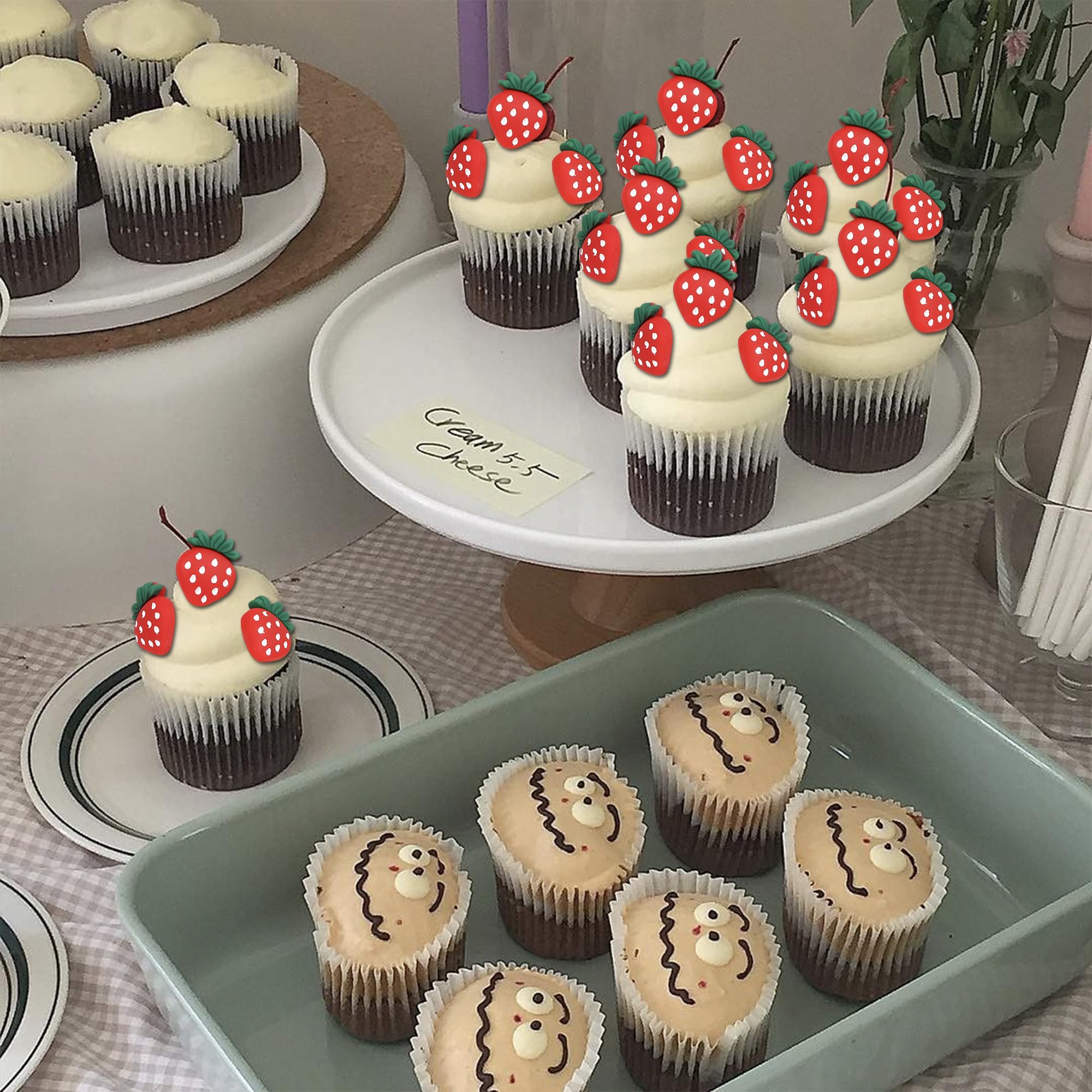 ZHUOWEISM sweet fruit toppers include sturdy sticks for easy placement.