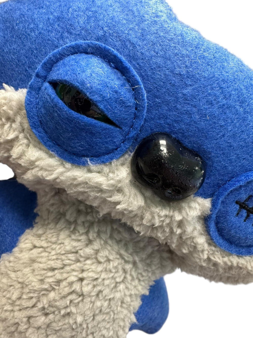 ZURU Fuggler Annoyed Alien three-eyed plush, eye-catching detail.