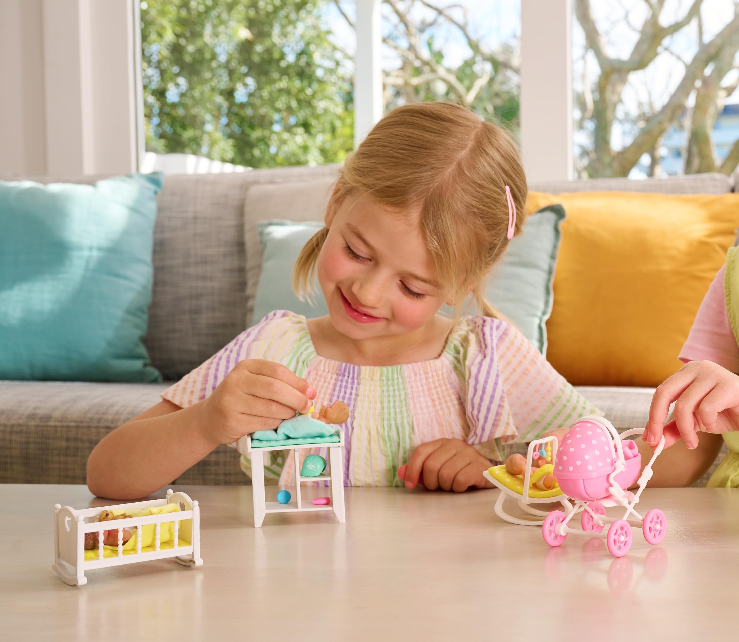 ZURU My Mini Baby Series 1 miniature baby details showcase for realistic pretend play.